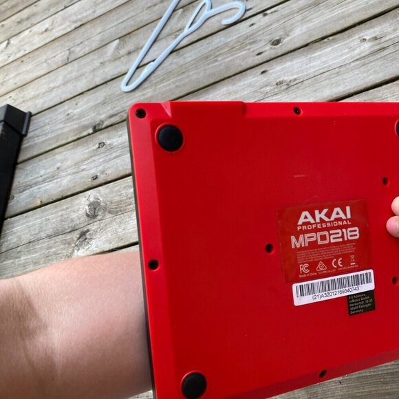 Akai Professional MPD218 Pad Controller - Works - Picture 2 of 3